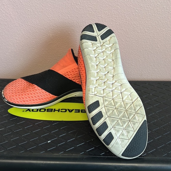 Well used slip ons - Picture 2 of 4